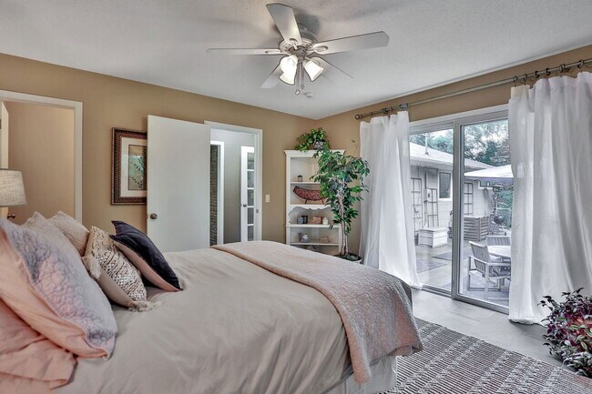 Building Photo - 16624 Elm Dr