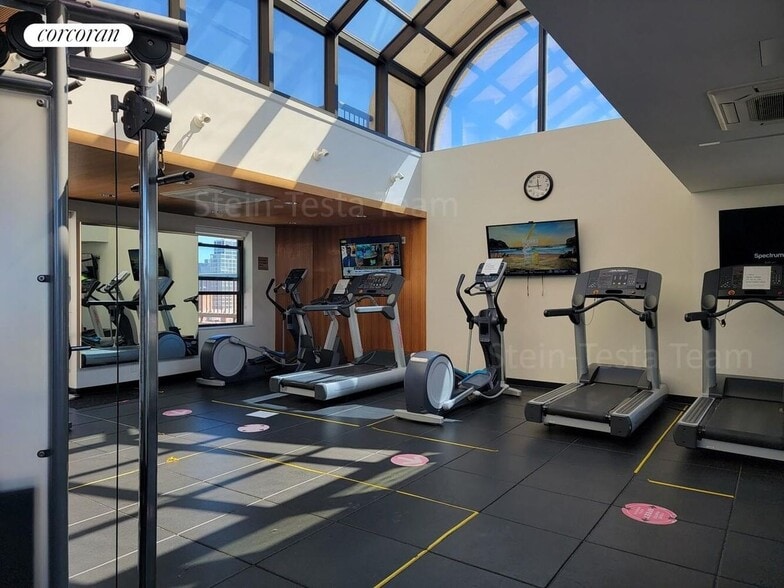 Building Photo - 280 Park Ave S