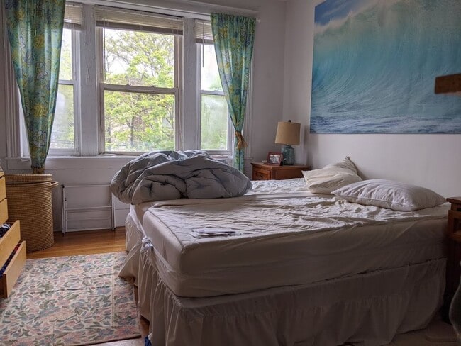 Building Photo - Very Nice 3 bed 1.5 Bath in Coolidge Corner....