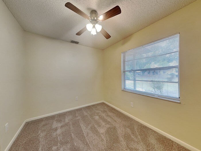 Building Photo - 216 Carla Ann Ct