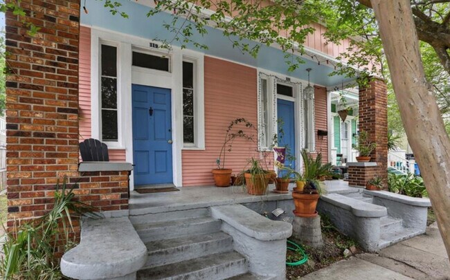 Building Photo - 119-121 North Hennessey Street