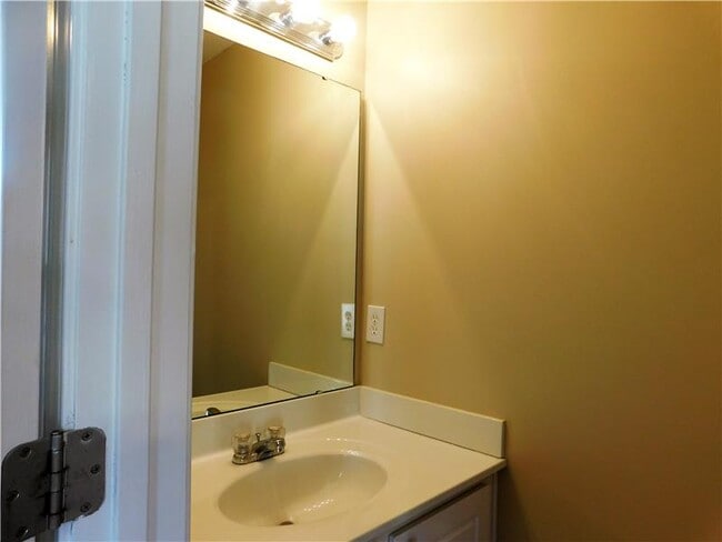 Building Photo - 6512 Oak Crest Dr