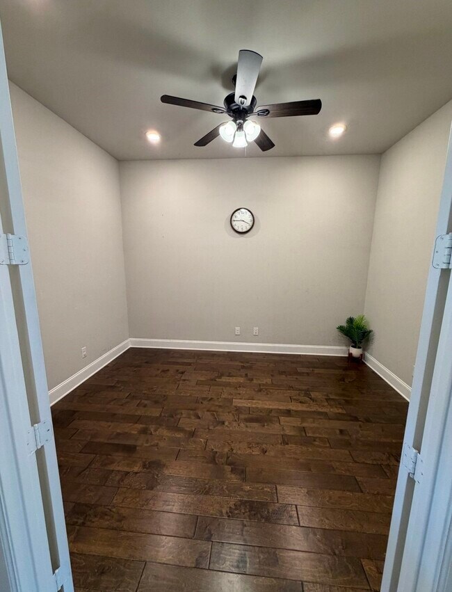 Building Photo - 3606 Canyon Dr