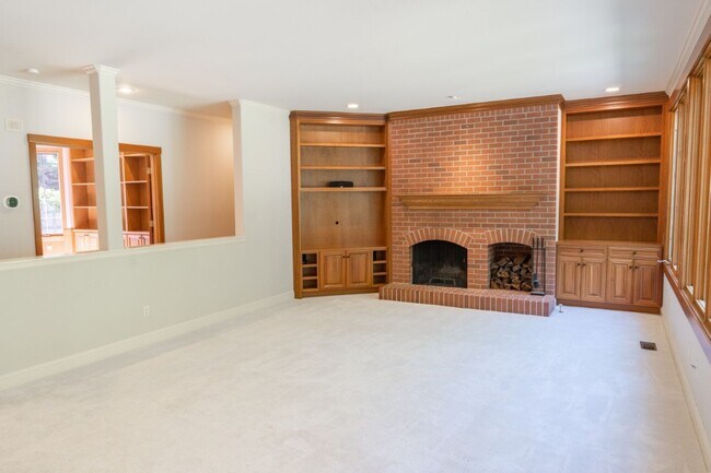 Building Photo - 4bd/3.75ba Woodinville Home