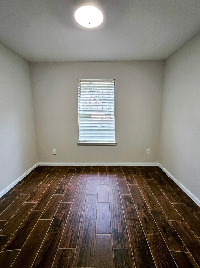 Building Photo - 18315 Fair Grange Ln