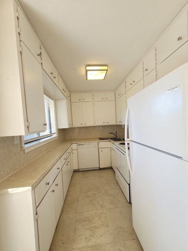 Building Photo - 331 Emory Dr