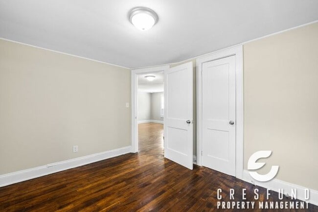 Building Photo - Bright and Cozy Cottage Style 2 Bedroom 1 Bath! Right off Ramsey Street