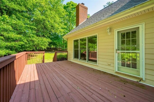 Building Photo - 219 Deerhill Dr