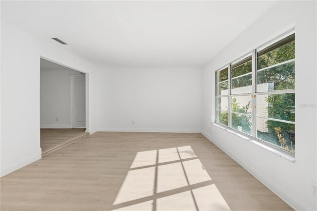 Building Photo - 1985 Japonica Rd