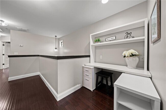 Building Photo - 100 Kasey Dr
