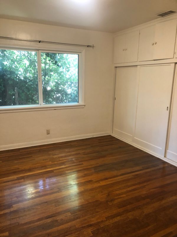 Building Photo - 2721 E Chevy Chase Dr