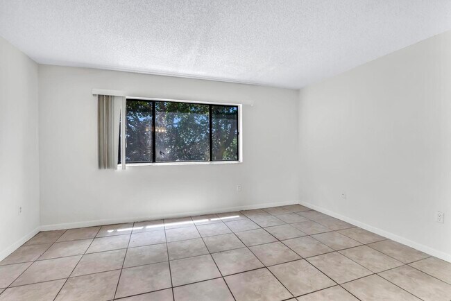 Building Photo - 5200 NW 31st Ave