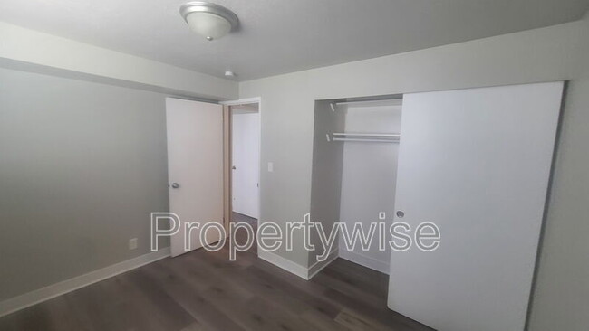Building Photo - 31 W 1600 N