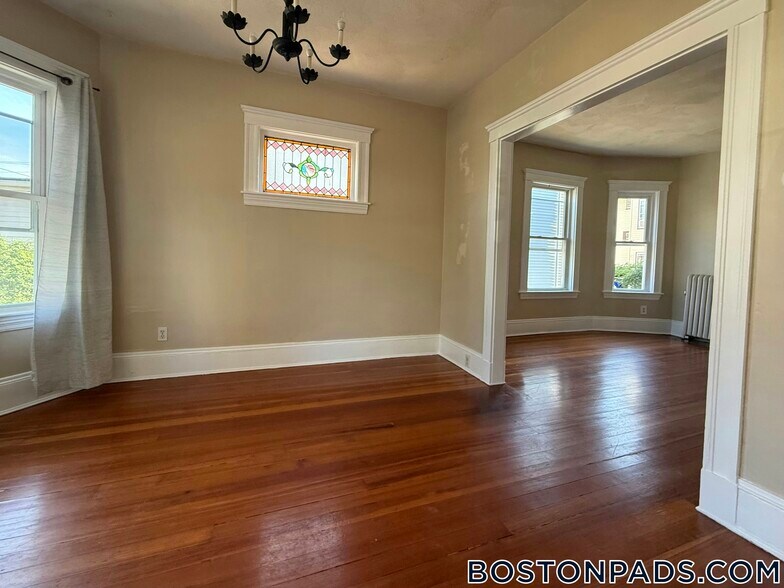 Building Photo - 45 Warner St