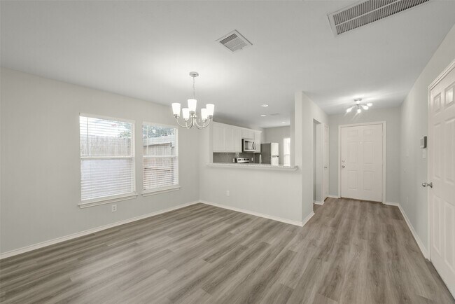 Building Photo - 750 Redwing Park Dr
