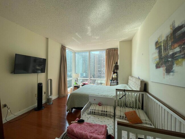 Building Photo - 20 Newport Pkwy