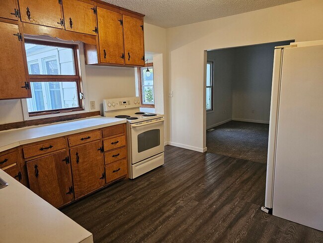 Building Photo - 521-523 Canal St