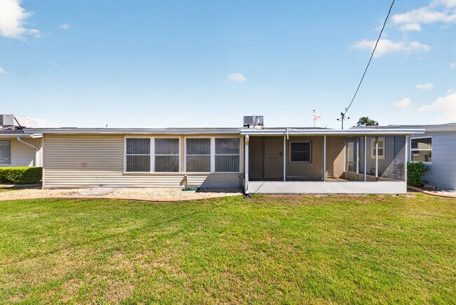 Building Photo - FULLY RENOVATED 2 BEDROOM WITH HUGE BONUS ROOM!