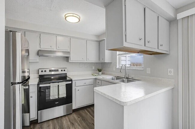 Building Photo - 2818 Avati Dr