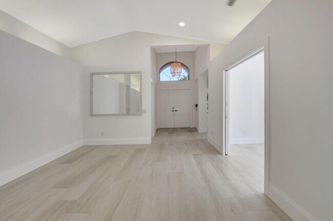 Building Photo - 11287 Vivero Ave