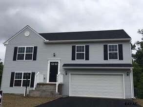 Building Photo - 3 Bed 3 Bath Single Family Home In Mount Wolf