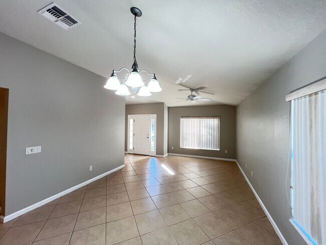 Building Photo - You’ve Found IT! Your Next Home! 4 Bedroom, 2 Bathroom in Ocala — $500 Off a Month’s Rent!!!