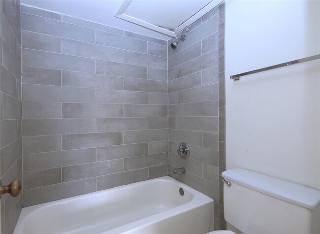 Building Photo - 2626 Holly Hall St