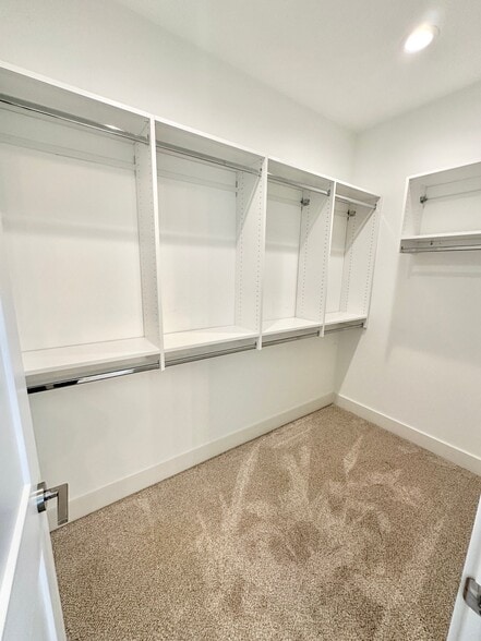 Building Photo - 514 Hillview Knl Ln