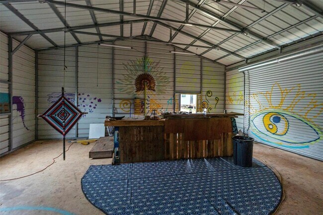 Building Photo - 1100 High Rd