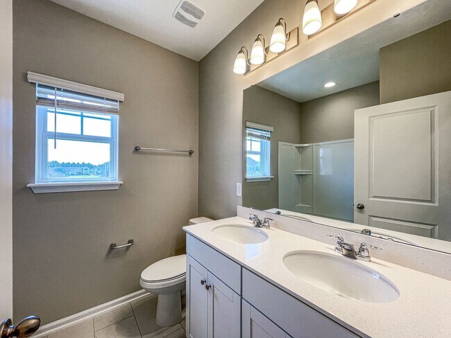 Building Photo - Silverleaf 4/3 w water view!!
