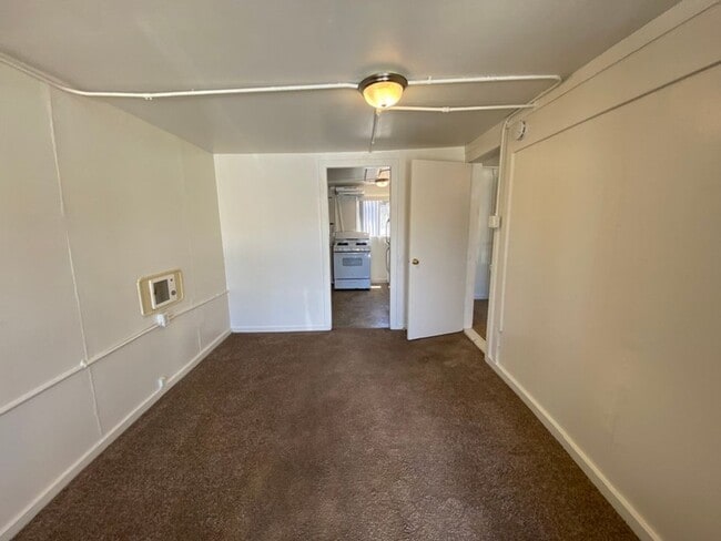 Building Photo - cla215*