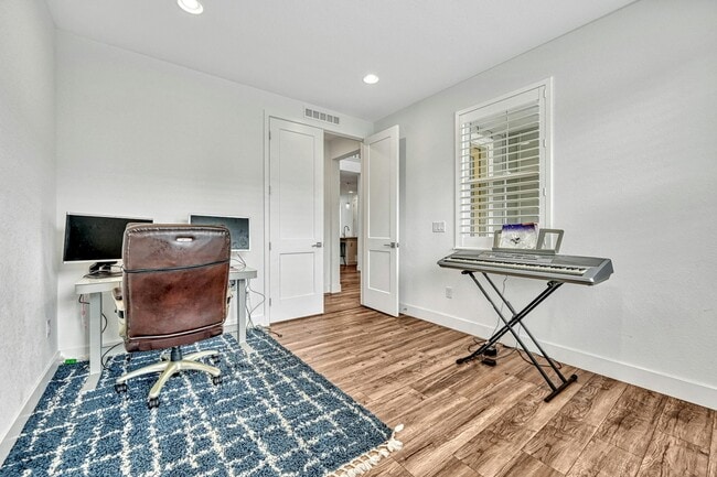 Building Photo - 1497 Stablecross Dr