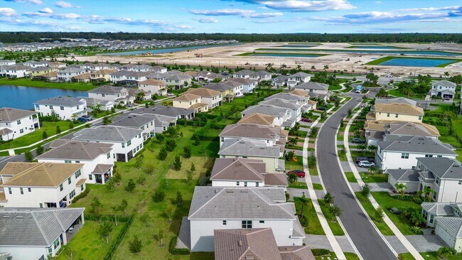 Building Photo - 14971 RedCove Pl