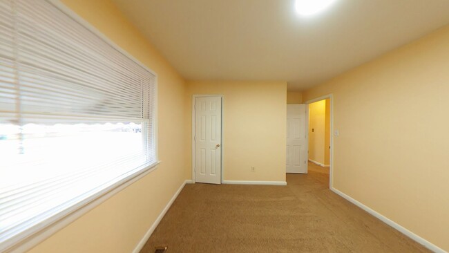 Building Photo - 3 Bedroom 1 Bath Rental Home in Newmarket ...