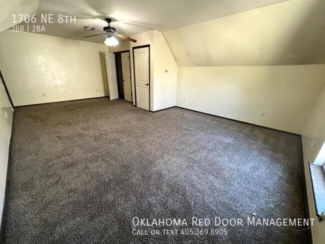 Building Photo - 1706 NE 8th-