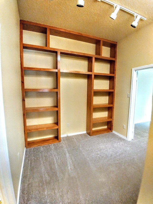 Building Photo - 18040 Midway Rd