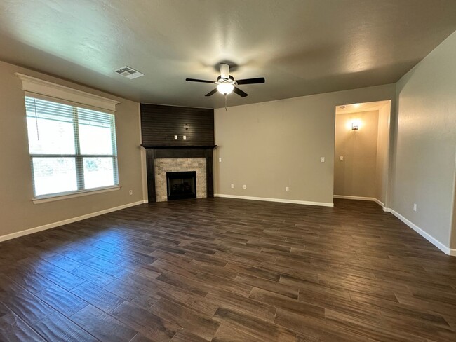 Building Photo - Beautiful 3 Bedroom Home in Azalea Farms i...