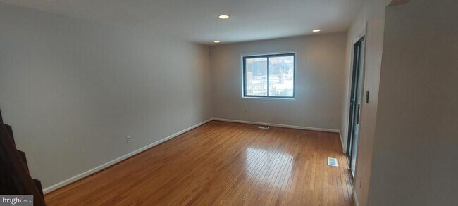 Building Photo - 9505 Fern Hollow Way