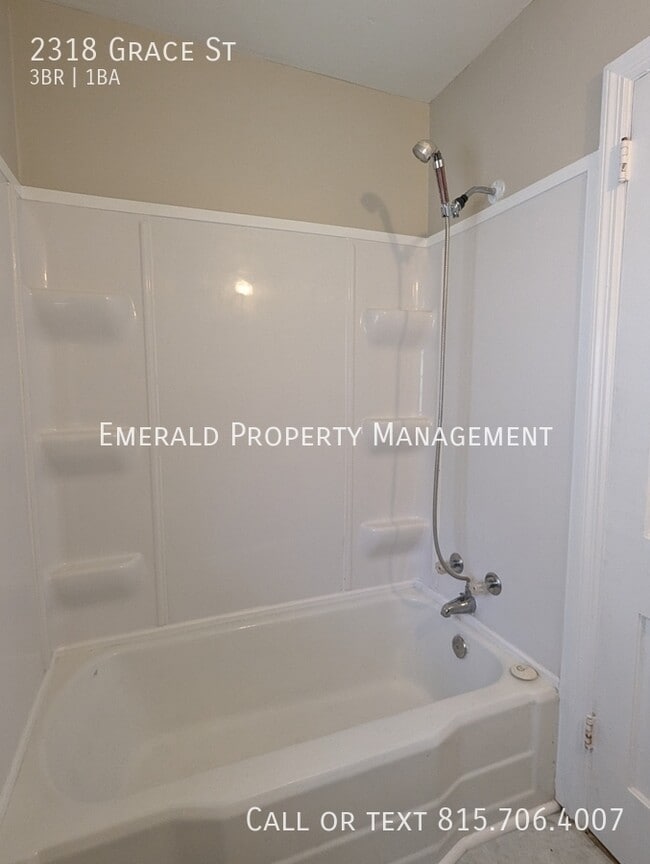 Building Photo - 2318 Grace St