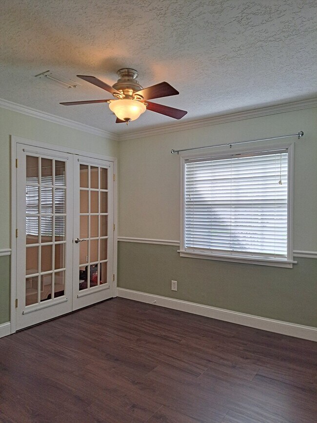 Building Photo - 344 Vesta Cir