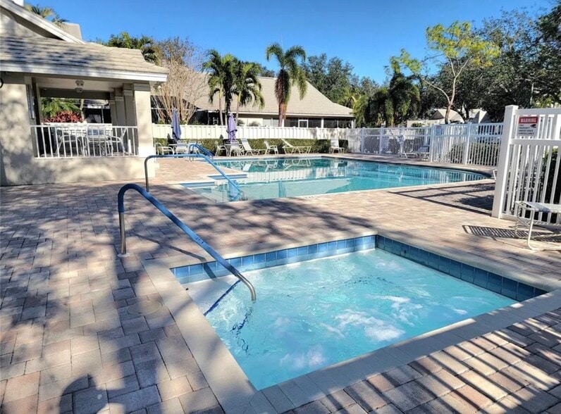 Building Photo - 476 Santa Cruz Plz NE