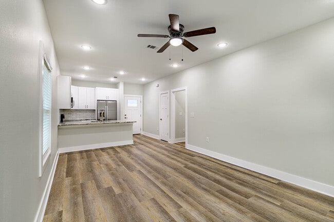 Building Photo - 102 Clearing Way