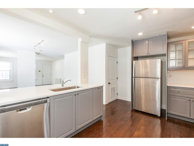 Building Photo - Beautifully Renovated 4 Bedroom, 1.5 Bath ...