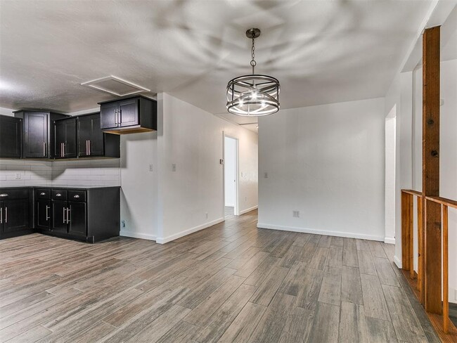 Building Photo - 816 S Santa Fe Dr