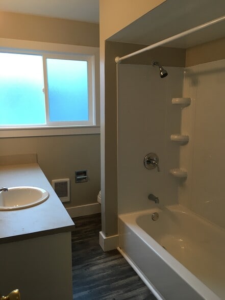 Building Photo - 11758 Greenwood Ave N