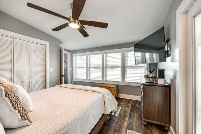 Building Photo - Beautiful Short term 2 bedroom 2 bath full...
