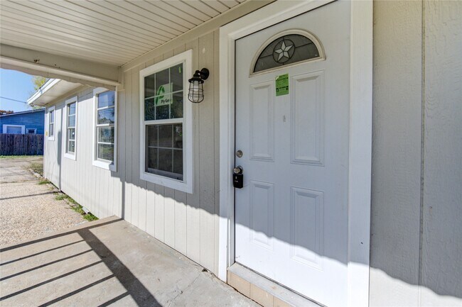 Building Photo - 3020 2nd Ave N