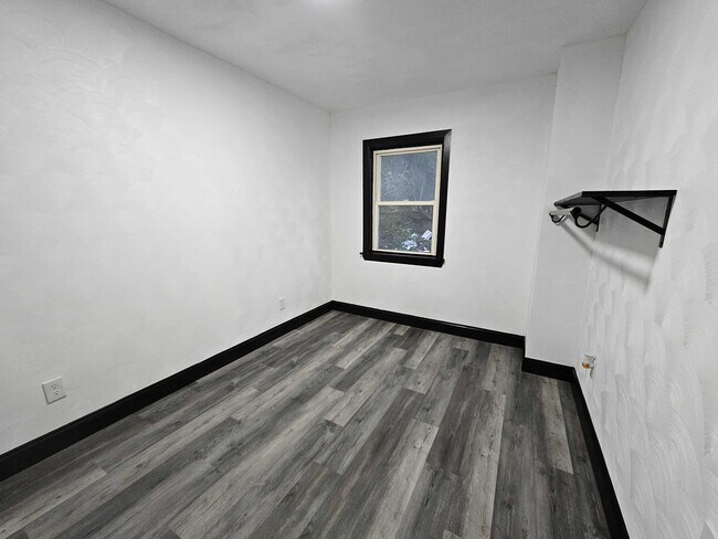 Building Photo - 1228 Clairhaven St