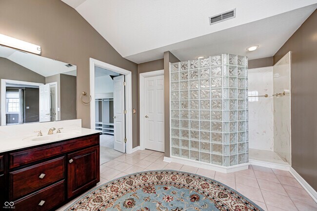 Building Photo - 2009 W 250 N