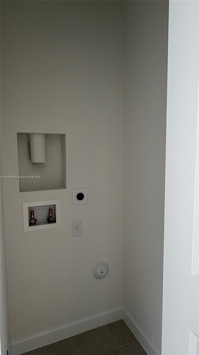 Building Photo - 15616 SW 276th Terrace